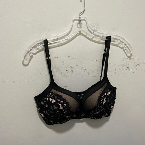 Gently Used Ladies Victoria Secret Push Up bra. - Picture 1 of 6